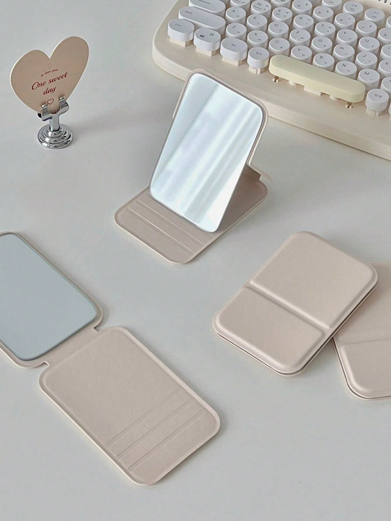 Portable Folding Mini Makeup M - огляд і ціна Laptops